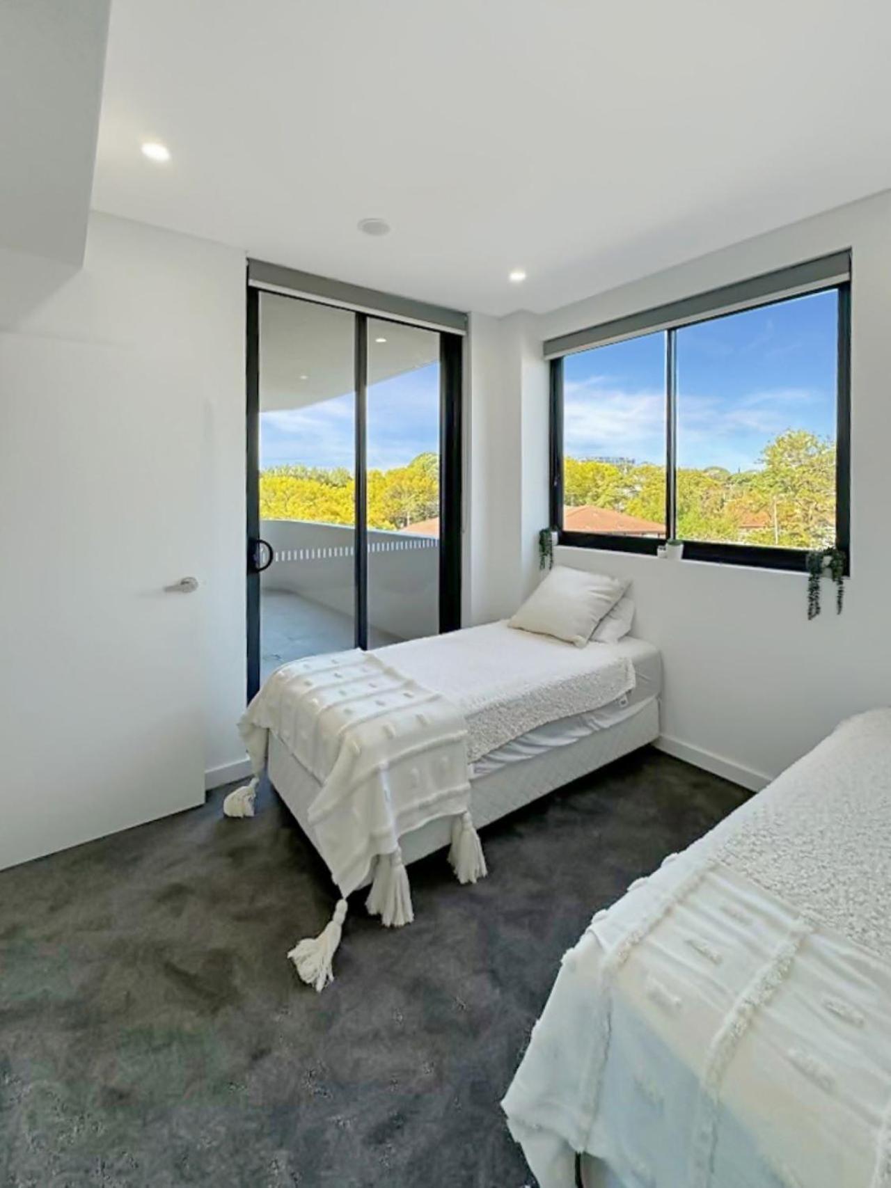 Modern 2br With Balcony & Parking Near Airport Apartment *
