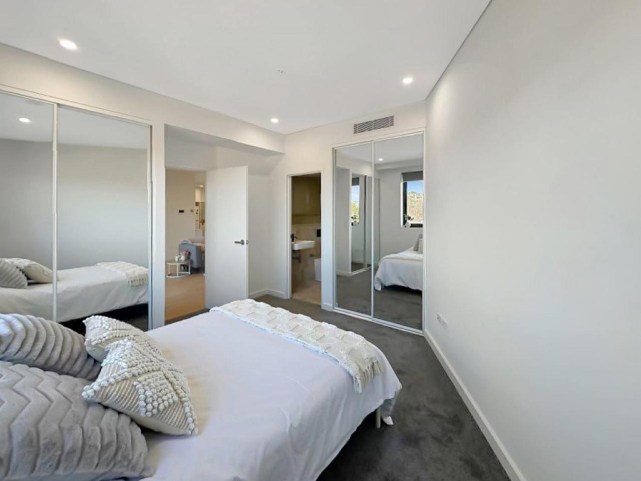Modern 2br With Balcony & Parking Near Airport Apartment *